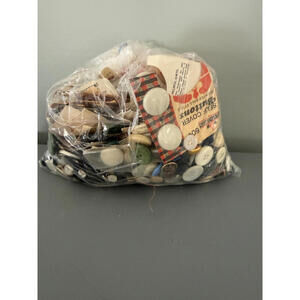 Mystery bag Vintage & non vintage Assorted Buttons
